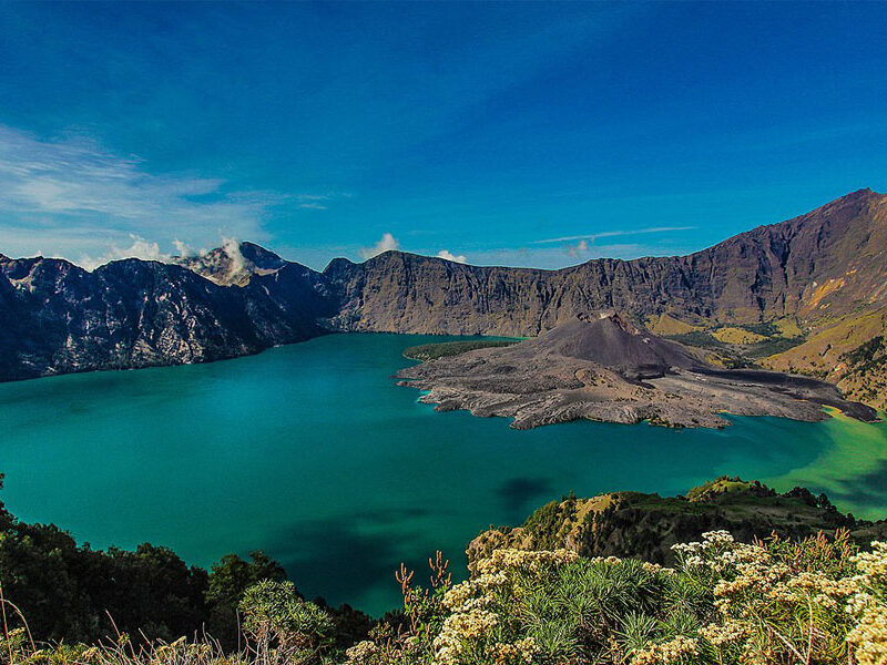 gunung rinjani lombok, danau segara anak, transportasi ke rinjani, sewa mobil lombok, rental mobil lombok