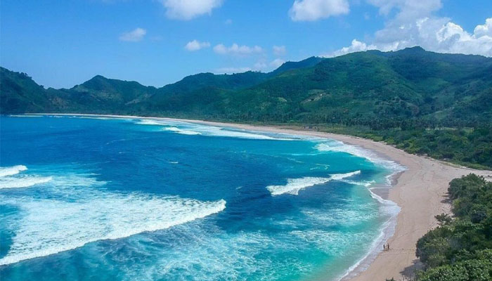 Indahnya Pantai Mekaki