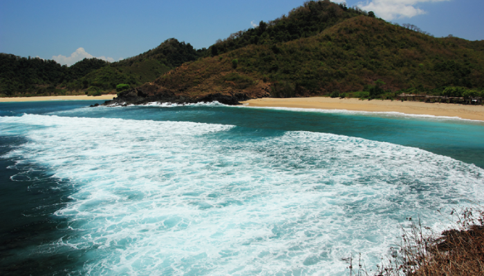 Pesona Pantai Mawi Lombok