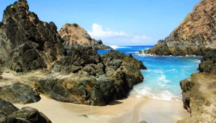 Pesona Pantai Munah Lombok