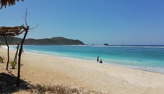 Pesona Pantai LAncing Lombok