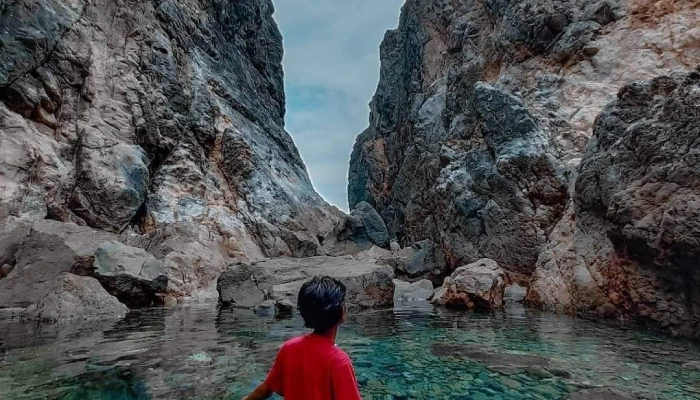 Keindahan Pantai Batu Rudal Lombok